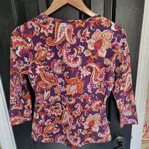 Pullover top with 3/4 length sleeves.